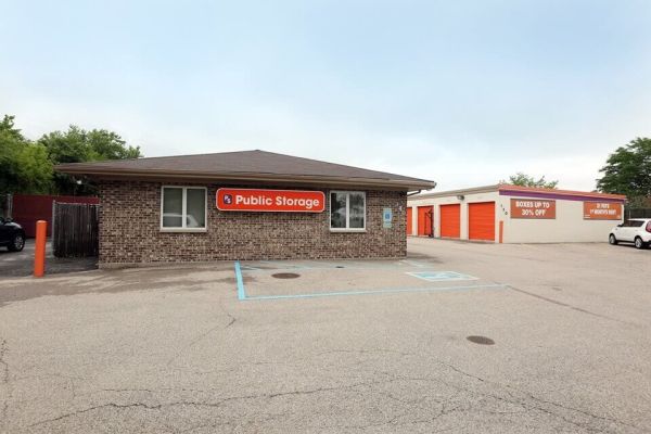 Public Storage - Schaumburg - 130 Hillcrest Blvd - 130 Hillcrest Blvd