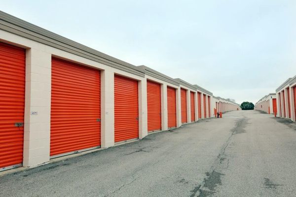 Public Storage - Schaumburg - 130 Hillcrest Blvd - 130 Hillcrest Blvd