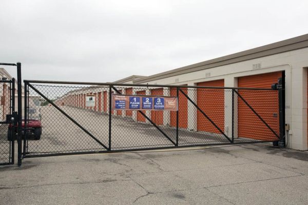 Public Storage - Schaumburg - 130 Hillcrest Blvd - 130 Hillcrest Blvd