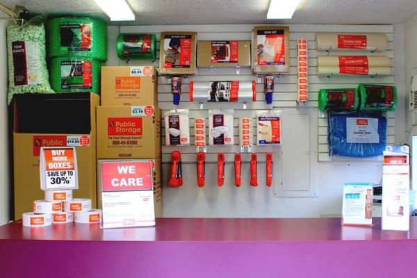 Public Storage - Portland - 1921 N Gantenbein Ave - 1921 N Gantenbein Ave