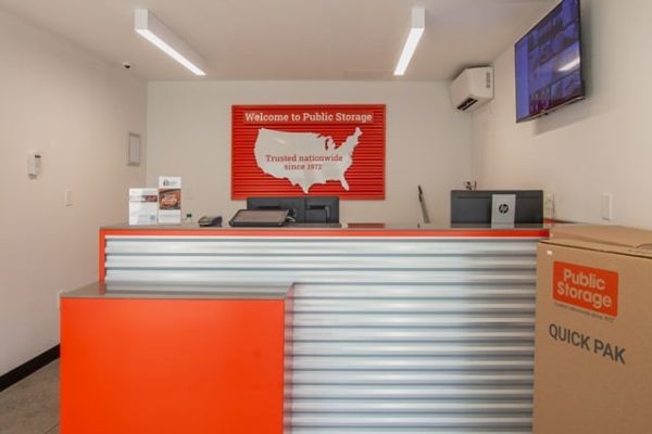 Public Storage - Portland - 1621 NE 71st Ave - 1621 NE 71st Ave