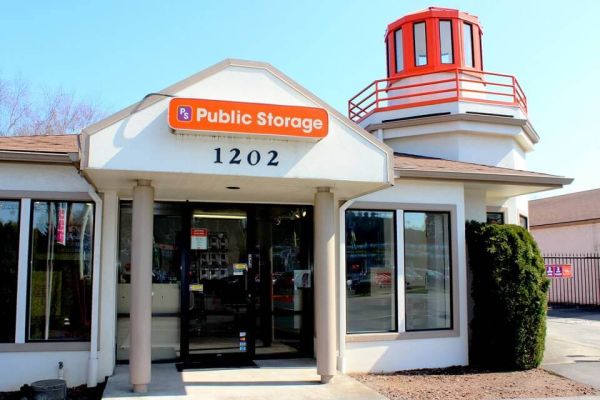 Public Storage - Portland - 1202 SE 82nd Ave - 1202 SE 82nd Ave