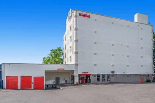 Public Storage - Portland - 1620 NE Sandy Blvd - 1620 NE Sandy Blvd