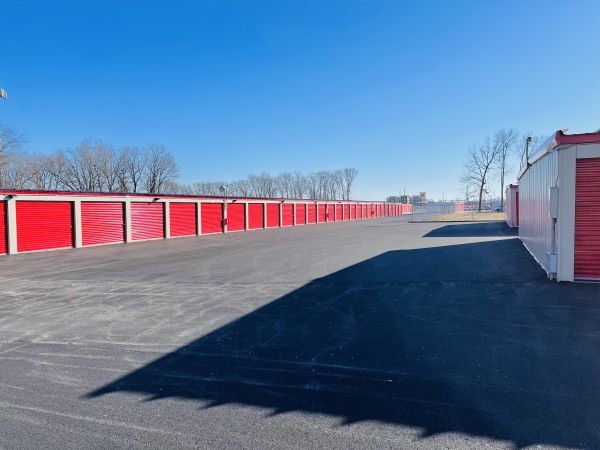 10 Federal Storage - E Straight St - 900 East Straight Street