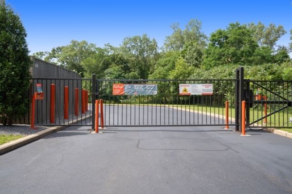 Public Storage - Waltham - 260 Lexington Street - 260 Lexington Street