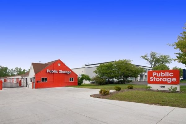 Public Storage - Walled Lake - 1901 E West Maple Rd - 1901 E West Maple Rd