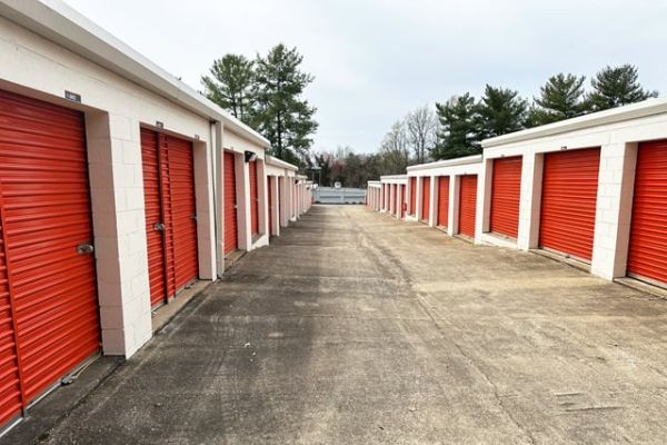Public Storage - Charlottesville - 1616 Seminole Trail - 1616 Seminole Trail