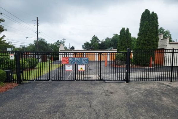 Public Storage - Louisville - 6713 Strawberry Lane - 6713 Strawberry Lane