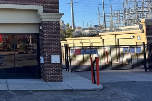Public Storage - Charlotte - 7828 N Tryon St - 7828 N Tryon St