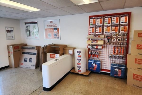 Public Storage - Chicago - 4072 N Broadway Street - 4072 N Broadway Street