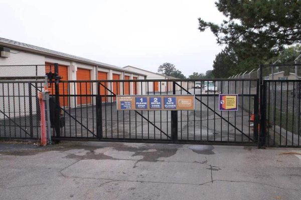 Public Storage - Gladstone - 7707 N Oak Trafficway - 7707 N Oak Trafficway