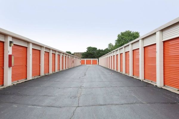 Public Storage - Griffith - 1940 N. Woodlawn Ave - 1915 N Cline Ave