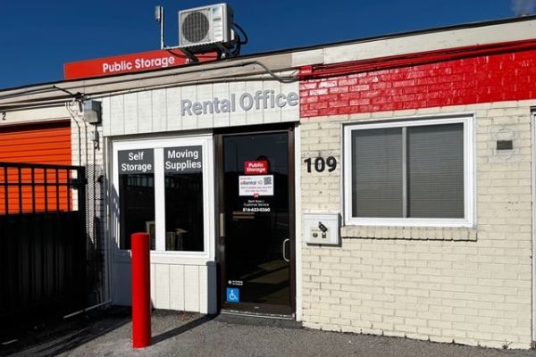 Public Storage - Independence - 109 E 31st Street - 109 E 31st Street