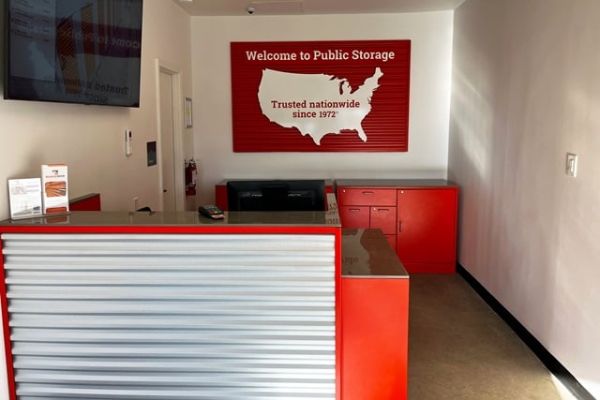 Public Storage - Independence - 109 E 31st Street - 109 E 31st Street