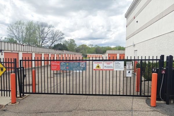 Public Storage - Chanhassen - 7800 Park Drive - 7800 Park Drive