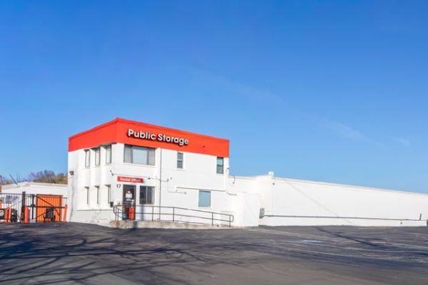 Public Storage - Oakbrook Terrace - 17 W 170 Roosevelt Road - 17 W 170 Roosevelt Road