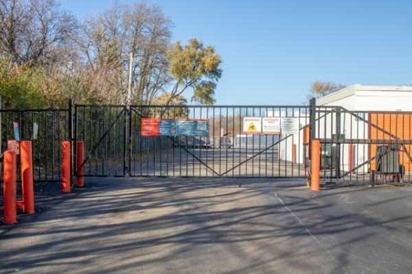 Public Storage - Oakbrook Terrace - 17 W 170 Roosevelt Road - 17 W 170 Roosevelt Road