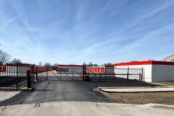 Public Storage - Bolingbrook - 200 Brook Court - 200 Brook Court