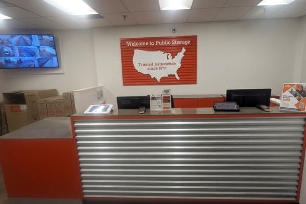 Public Storage - Minneapolis - 3245 Hiawatha Ave S - 3245 Hiawatha Ave S