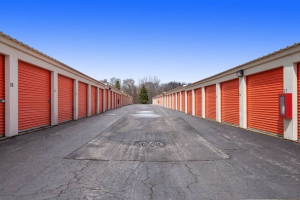 Public Storage - Palatine - 143 E Lake Cook Road - 143 E Lake Cook Road