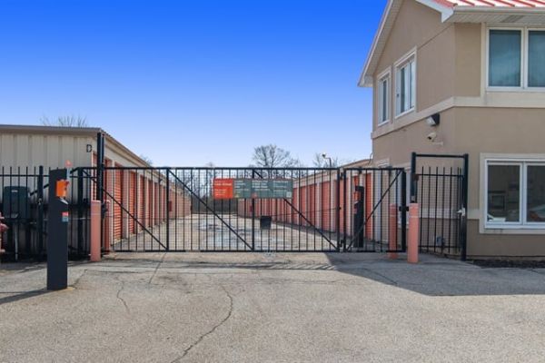 Public Storage - Palatine - 143 E Lake Cook Road - 143 E Lake Cook Road