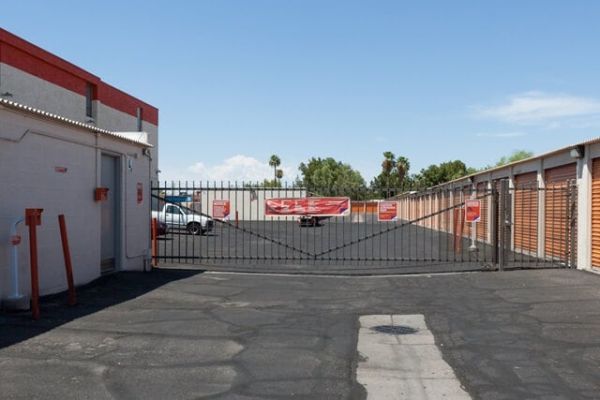 Public Storage - Phoenix - 1808 W Camelback Rd - 1808 W Camelback Rd