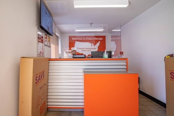 Public Storage - Sunland - 10400 Sunland Blvd - 10400 Sunland Blvd
