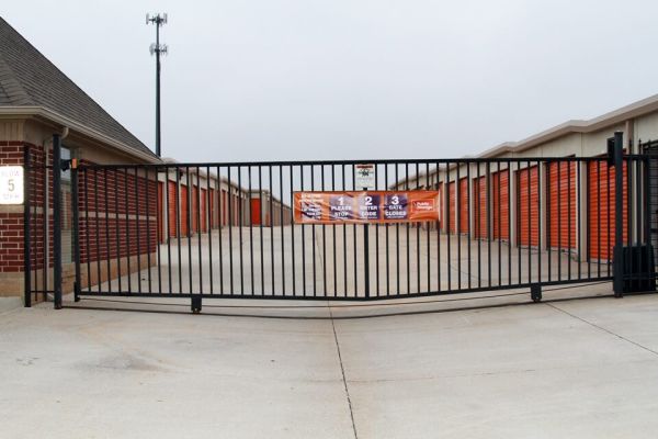 Public Storage - Oklahoma City - 6814 NW 122nd St - 6814 NW 122nd St