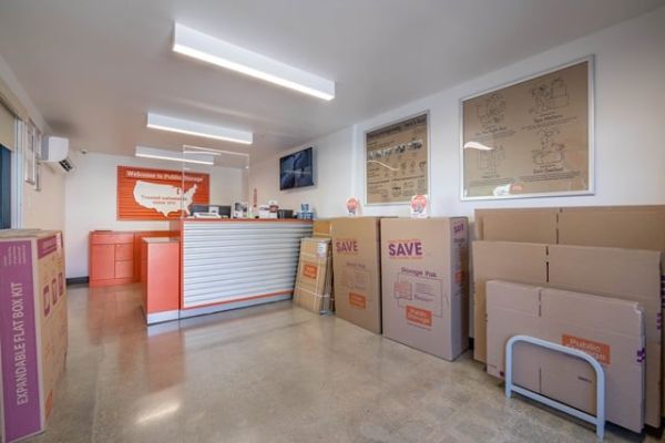 Public Storage - Los Angeles - 5570 Airdrome Street - 5570 Airdrome Street