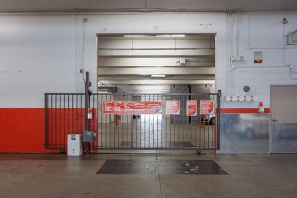 Public Storage - Los Angeles - 6801 Santa Monica Blvd - 6801 Santa Monica Blvd