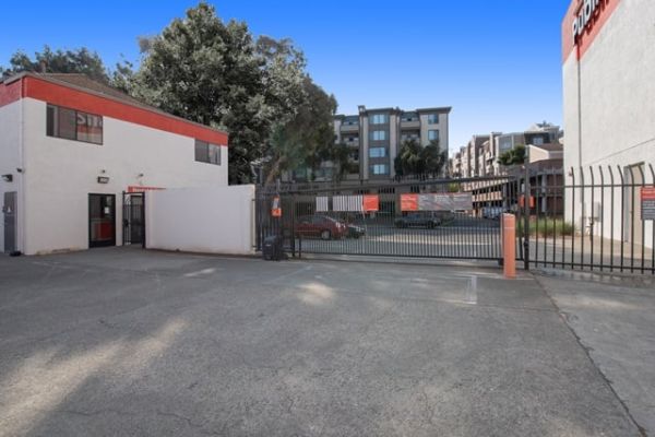 Public Storage - Emeryville - 6501 Shellmound Street - 6501 Shellmound Street