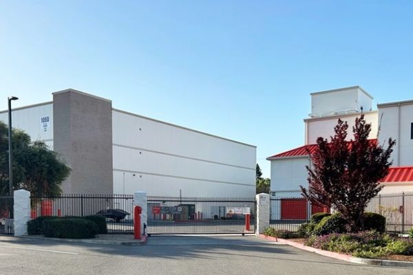 Public Storage - Sunnyvale - 1060 Stewart Drive - 1060 Stewart Drive