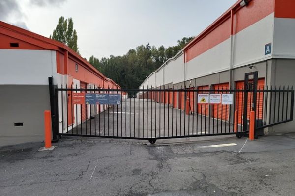 Public Storage - Seattle - 9200 Olson Place SW - 9200 Olson Place SW