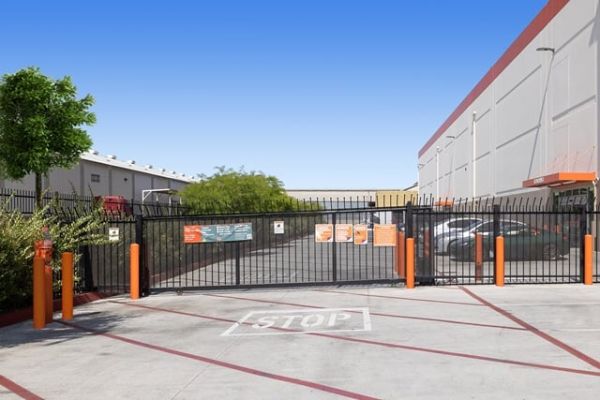 Public Storage - Huntington Park - 6911 S Alameda St - 6911 S Alameda St