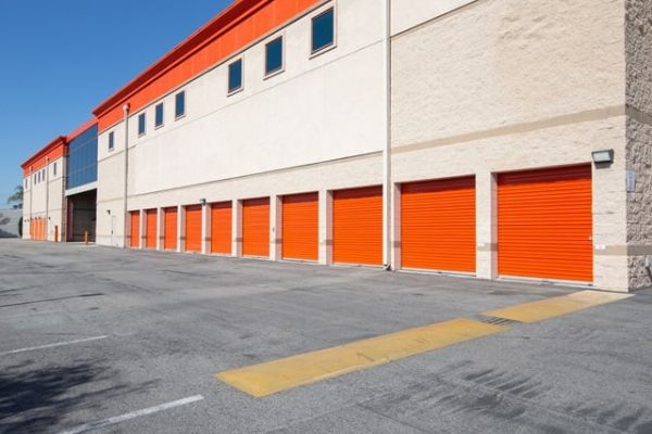 Public Storage - Burbank - 2240 N Hollywood Way - 2240 N Hollywood Way