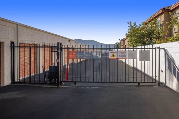 Public Storage - Fontana - 17173 Valley Blvd - 17173 Valley Blvd