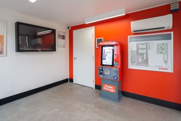 Public Storage - Oak Park - 20950 Greenfield Road - 20950 Greenfield Road