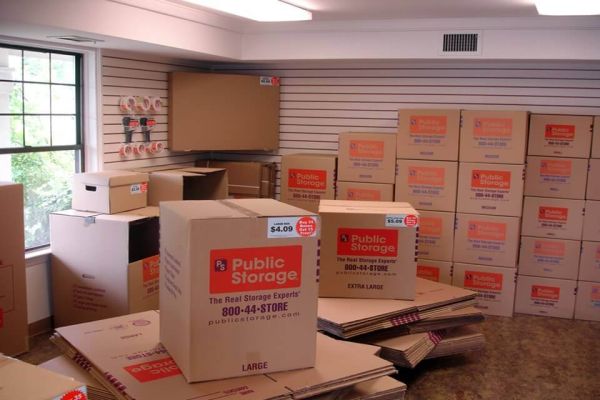 Public Storage - Fraser - 32775 Groesbeck Hwy - 32775 Groesbeck Hwy