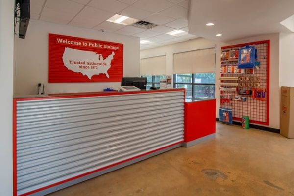 Public Storage - Newtown Square - 5085 West Chester Pike - 5085 West Chester Pike