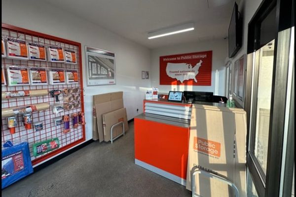 Public Storage - Burnsville - 2000 Old County Rd, 34th Place - 2000 Old County Rd, 34th Place