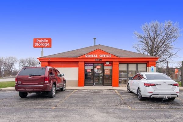 Public Storage - Alsip - 4849 W 115th Street - 4849 W 115th Street