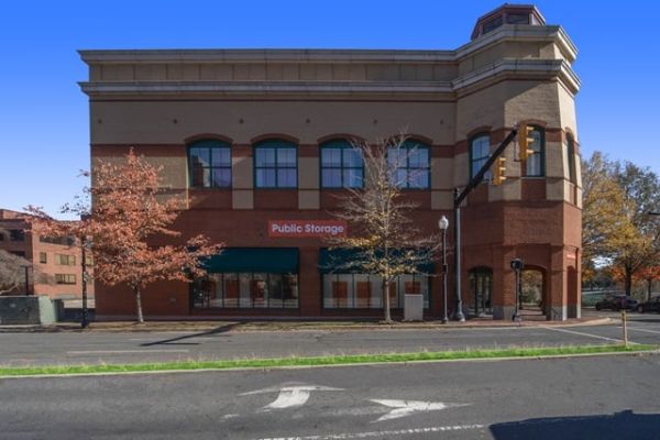 Public Storage - Alexandria - 370 Holland Lane - 370 Holland Lane