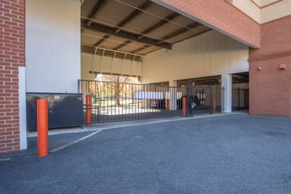 Public Storage - Alexandria - 370 Holland Lane - 370 Holland Lane