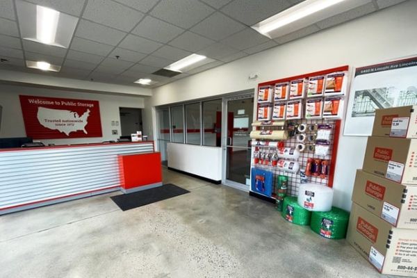 Public Storage - Lincolnwood - 6460 N Lincoln Ave - 6460 N Lincoln Ave