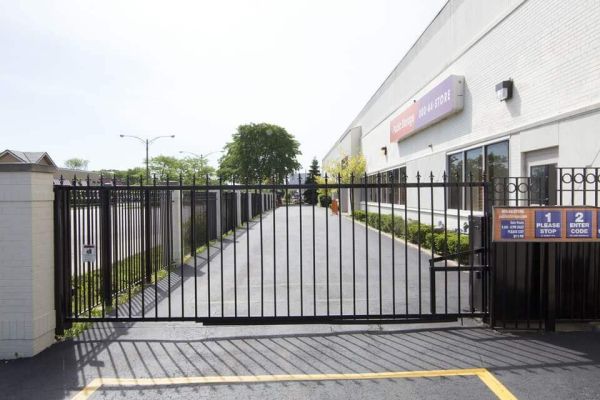Public Storage - Lincolnwood - 6460 N Lincoln Ave - 6460 N Lincoln Ave