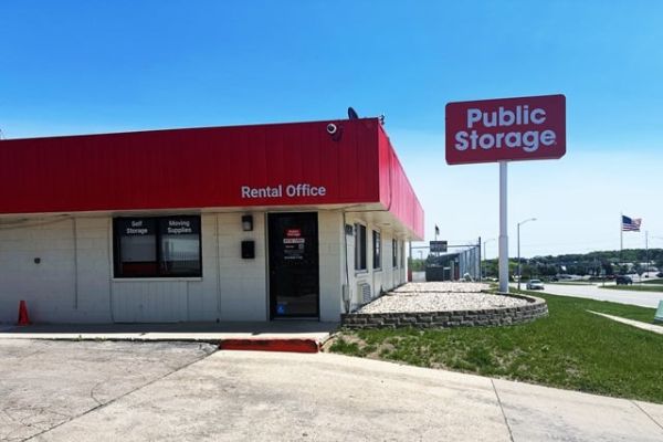 Public Storage - Milwaukee - 8824 W Brown Deer Road - 8824 W Brown Deer Road