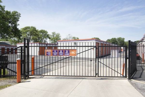 Public Storage - Lombard - 330 W North Ave - 330 W North Ave