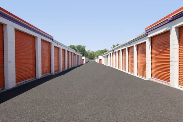 Public Storage - Lombard - 330 W North Ave - 330 W North Ave