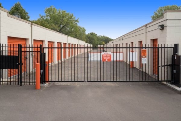 Public Storage - Brooklyn Park - 8124 Lakeland Ave N - 8124 Lakeland Ave N