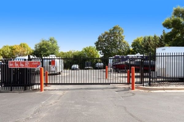Public Storage - Edina - 7225 Bush Lake Rd - 7225 Bush Lake Rd